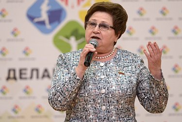 На спортивной площадке - медики